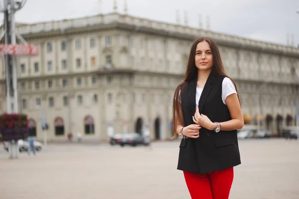 Portret brunetka z długimi włosami — Zdjęcie stockowe