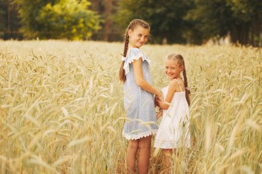 sarı alan genç kız