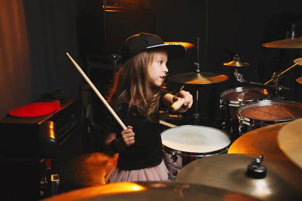 Boy plays drums in recording studio — Stock Photo, Image