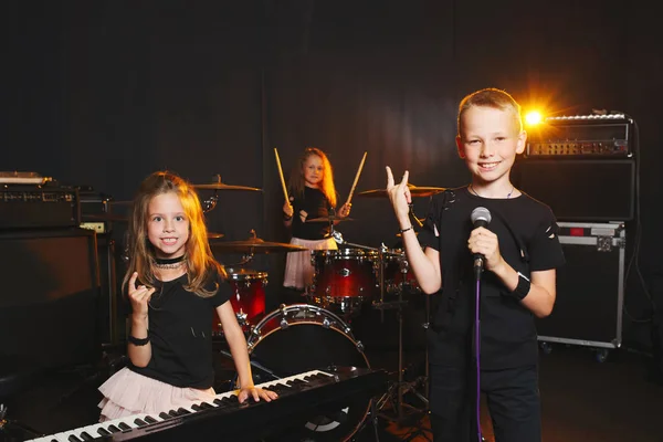 Children singing and playing music Royalty Free Stock Images