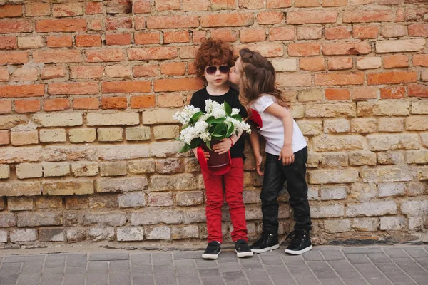 Little boy and girl on the street — Stock Photo, Image