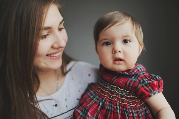 Portrait of happy young mother with daughter — Stock Photo, Image