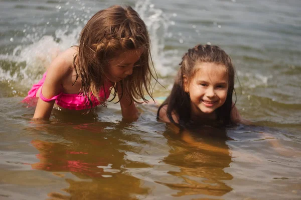 Cute happy little girls in sumer lake — Stock Photo, Image