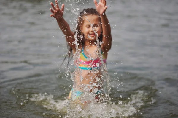 Cute happy little girls in sumer lake — Stock Photo, Image