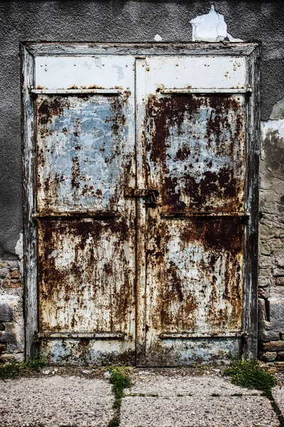 Vieja Oxidada Puerta Metálica Estado Cerrada Hace Mucho Tiempo — Foto de Stock