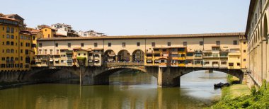 Eski Ponte Vecchio Köprüsü overarno nehirde Firenze, Toscana, Italy