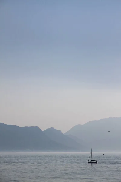 Segelboot segeln — Stockfoto