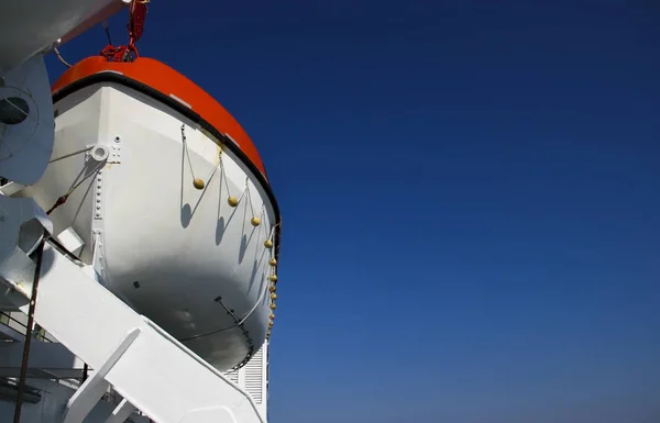 Lifeboat on crane — Stock Photo, Image