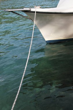 Demirli teknenin pruvası