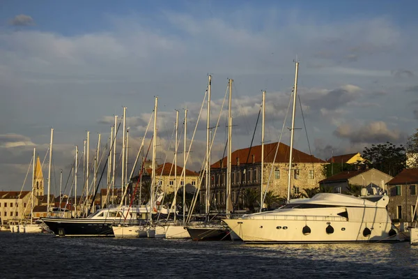 Barcos anclados en Stari grad Hvar — Foto de Stock