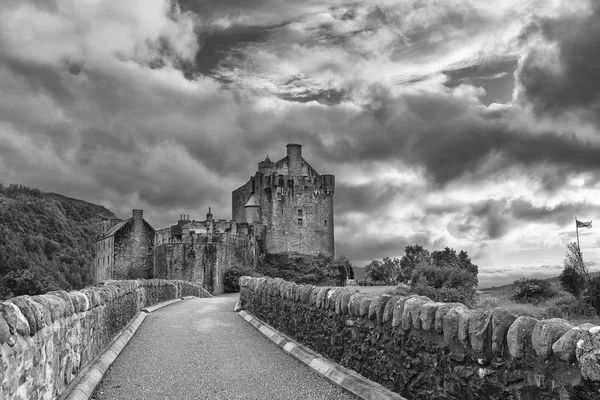 Castillo Eilean Donan Dornie Kyle Lochalsh Escocia Con Nubes Conversión — Foto de Stock