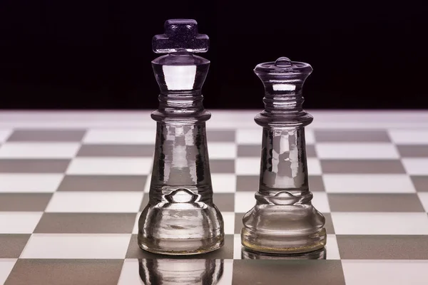 Roi Reine Pièces Échecs Verre Face Face Noir Blanc — Photo