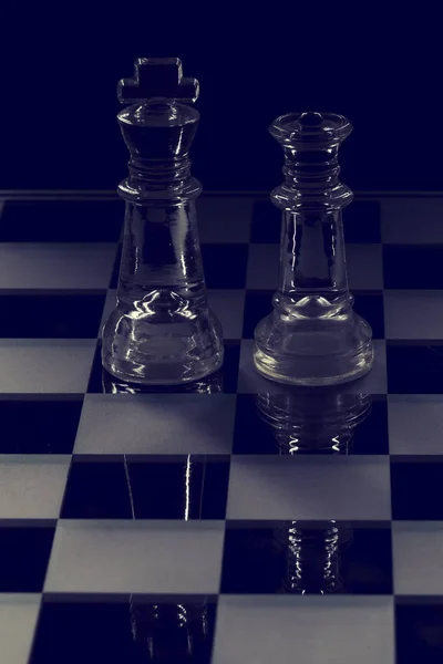 King Queen Glass Chess Pieces Facing Each Other Black White — Stock Photo, Image