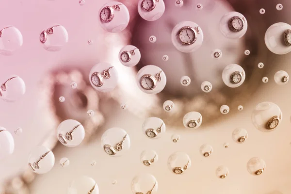 Reflexões Relógio Bolso Antigo Várias Pequenas Gotas Água — Fotografia de Stock