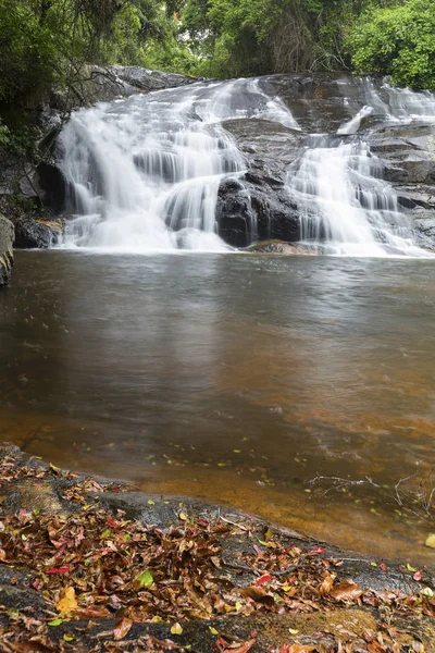 River flowing over rocks and the Debengeni Waterfall — Stock Photo, Image