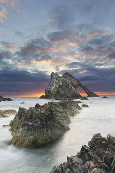 Bow-fidle Rock sunrise landscape on the coast of Scotland on clo — Stock Photo, Image