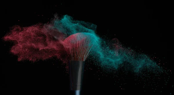 Maquillaje Azul Rosa Pincel Polvo Golpeado Una Nube Mixta —  Fotos de Stock