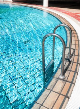 Paslanmaz çelikten havuzlar için merdivenler