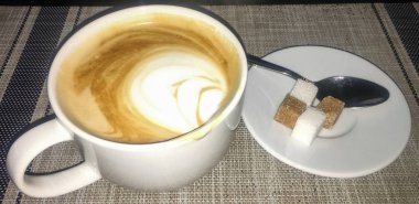 kahve fincanı masada yakın çekim