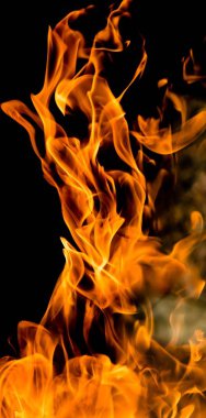 alevler siyah arkaplanda