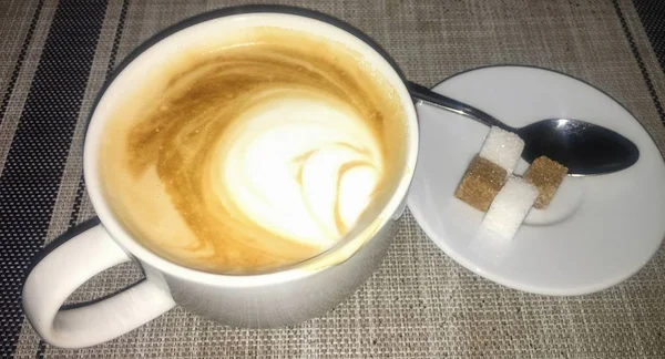 kahve fincanı masada yakın çekim