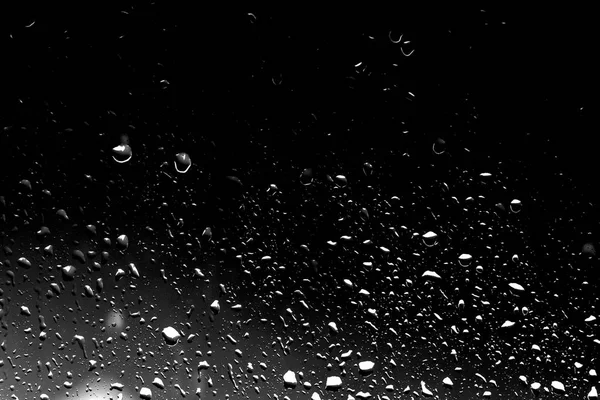 黒いガラスの雨滴 — ストック写真