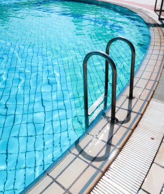 Paslanmaz çelikten havuzlar için merdivenler