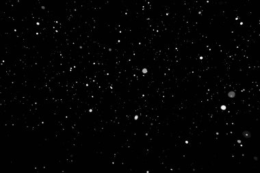 Kar fırtınası doku. Siyah arka plan, ışıkları bokeh vurdu kar taneleri havada uçan