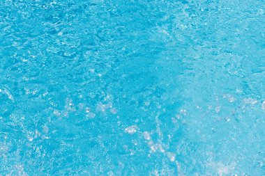 Su havuzu arka planda