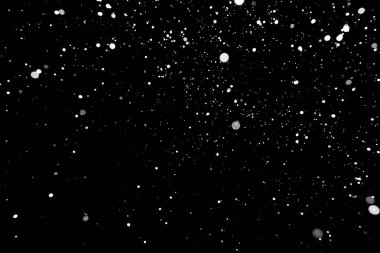 Kar fırtınası doku. Siyah arka plan, ışıkları bokeh vurdu kar taneleri havada uçan