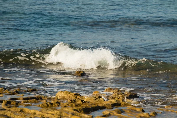 Onda Del Mare Sulla Spiaggia Paesaggio — Foto Stock