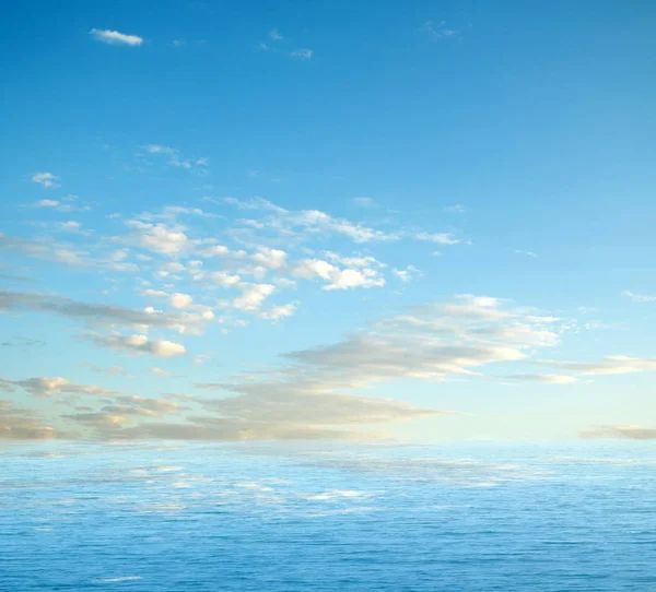 Nuvole Mare Riflesse Nell Acqua — Foto Stock