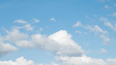 beyaz bulutlar mavi gökyüzü gün