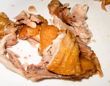 Tavuk yedikten sonra kirli tabak