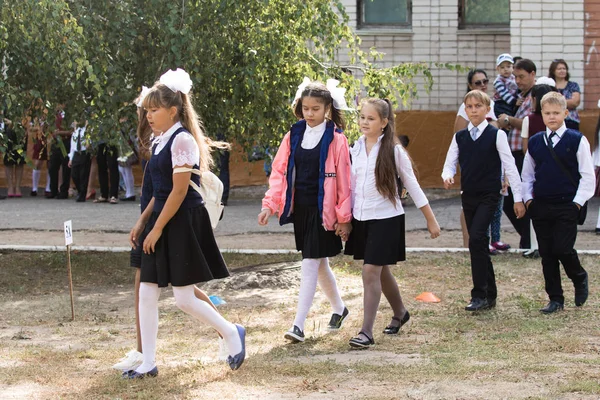 Petropavlovsk Cazaquistão Setembro 2017 Linha Escola Está Pátio Escola Com — Fotografia de Stock