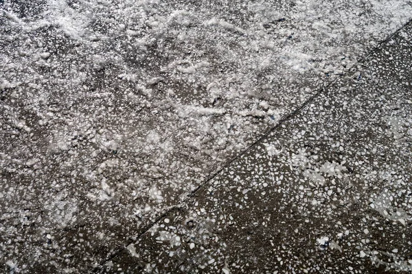 沥青上的冰 垃圾的背景 — 图库照片