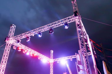 Festivaller duman bulanık gece aydınlatma