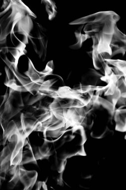 Beyaz siyah bir arka plan üzerinde soyutlama duman