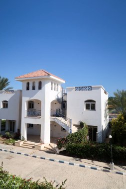 Beyaz Saray villa palmiye ağaçları manzara