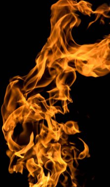 alevler siyah arkaplanda