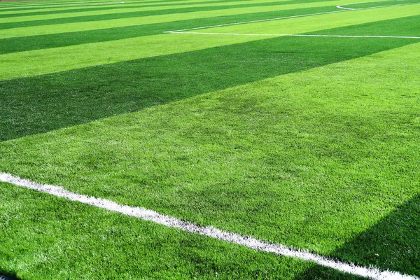 明るい緑色の人工サッカー フィールド — ストック写真