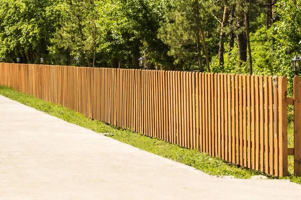 Legno Intagliato Paesaggio Recinzione — Foto Stock