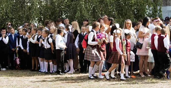 Petropavlovsk Kazakhstan September 2017 School Line Schoolyard Pupils Teachers Children — Stock Photo, Image
