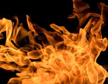 alevler siyah arkaplanda