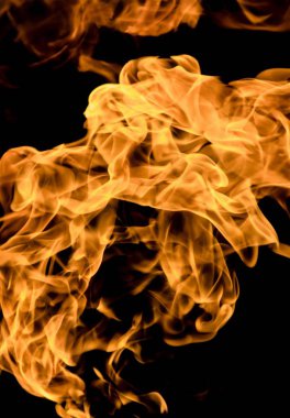 alevler siyah arkaplanda