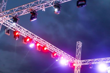 Festivaller duman bulanık gece aydınlatma