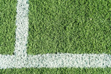 Beyaz çizgili suni çim futbol