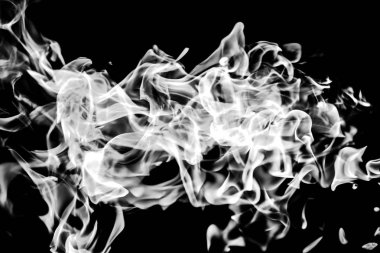 Beyaz siyah bir arka plan üzerinde soyutlama duman