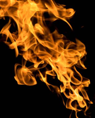 alevler siyah arkaplanda