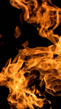 alevler siyah arkaplanda